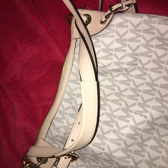 Michael Kors crossbody - Picture 2 of 6